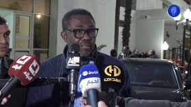 هكذا علق الأمين العام للكاف على تسمية ملعب براقي نيلسون مانديلا