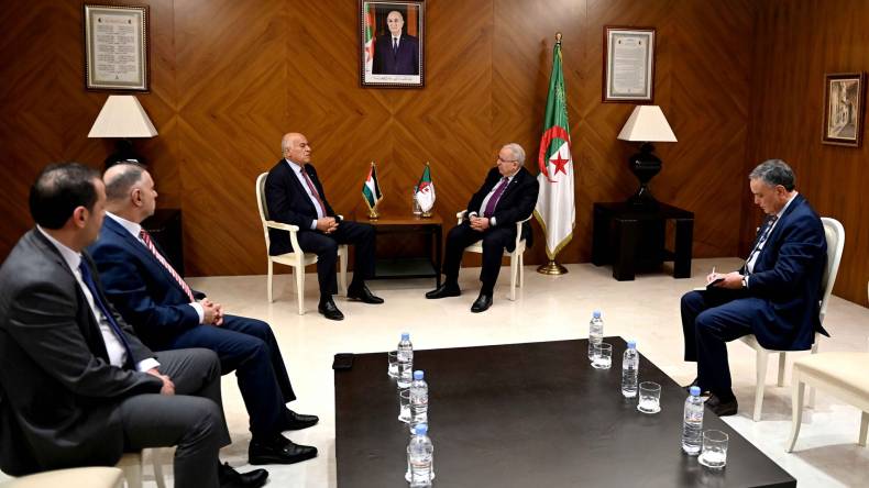 هذا ما دار بين لعمامرة وأمين سر حركة فتح