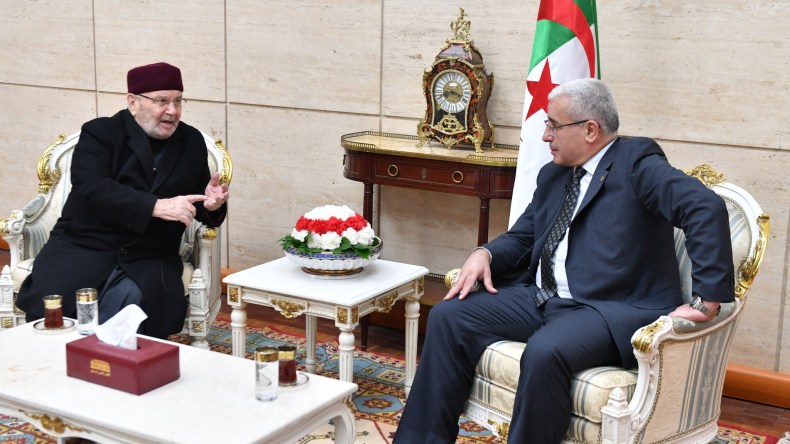 بالصور.. الداعية راتب النابلسي في برلمان الجزائر