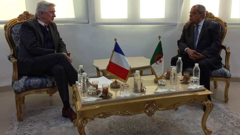 وزير الصناعة الصيدلانية للسفير الفرنسي: على مخابر سانوفي احترام التزاماتها مع الجزائر