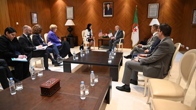 لعمامرة يستقبل مساعدة كاتب الدولة الأمريكي المكلّفة بالمنظمات الدولية