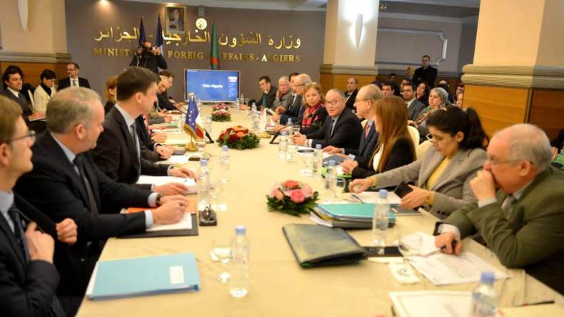 الذاكرة والتأشيرات على طاولة المشاورات السياسية بين الجزائر وفرنسا