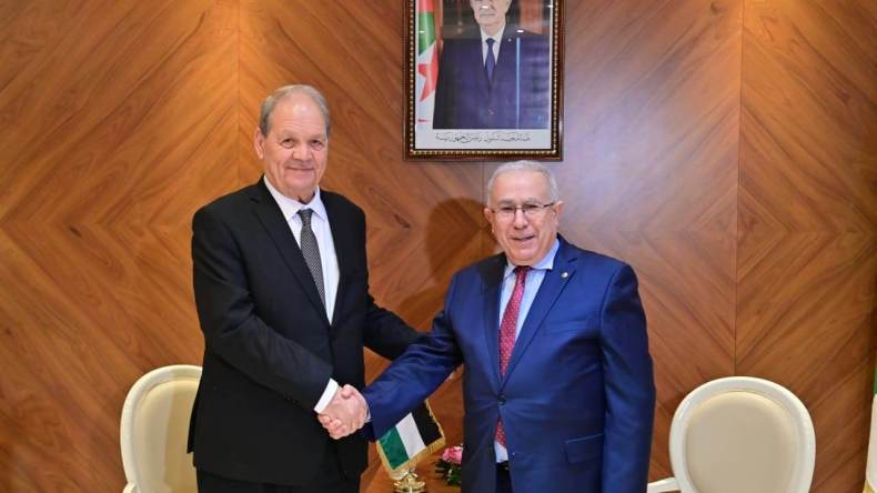 لعمامرة يستقبل رئيس المجلس الوطني الفلسطيني