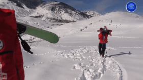 هكذا يستمتع عشاق التزلج على الثلوج بجبال البابور