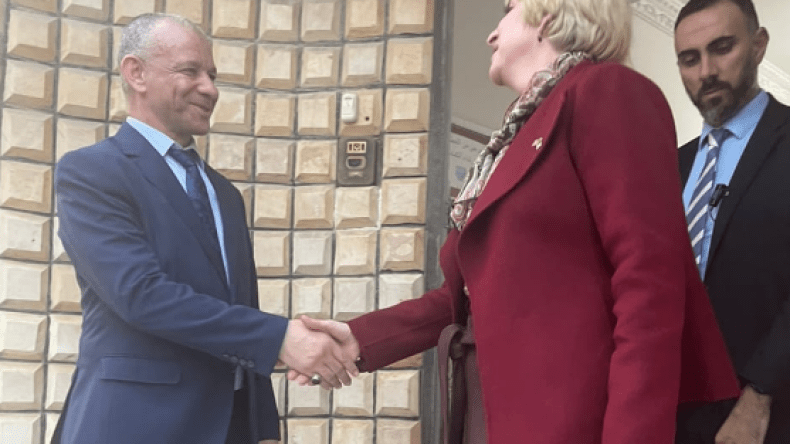 بن قرينة يستقبل السفيرة الأمريكية بطلب منها.. وحديث عن فلسطين والصحراء الغربية