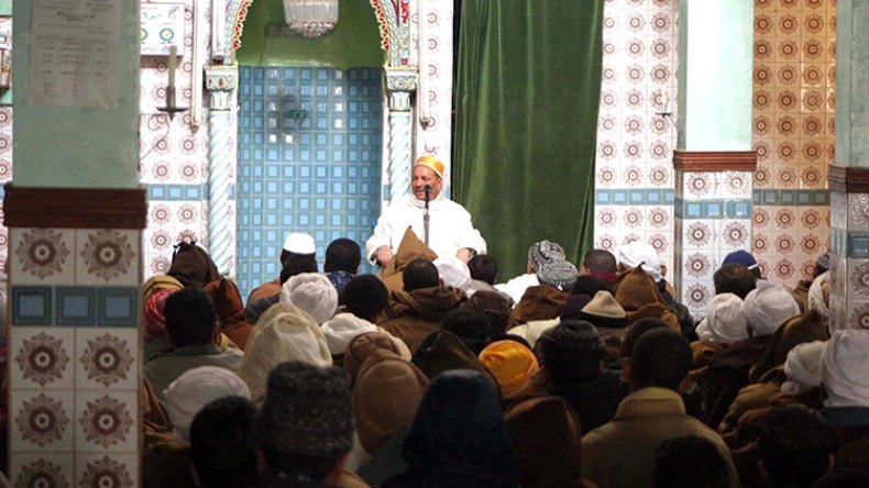 دعوة إلى تعزيز العلاقات الأسرية من خلال خطب المساجد