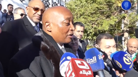 رئيس الكاف موتسيبي يصل إلى وهران ويثني على نجاح الجزائر في احتضان الشان