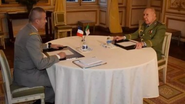 Saïd Chanegriha s’entretient en tête-à-tête à Paris avec son homologue français