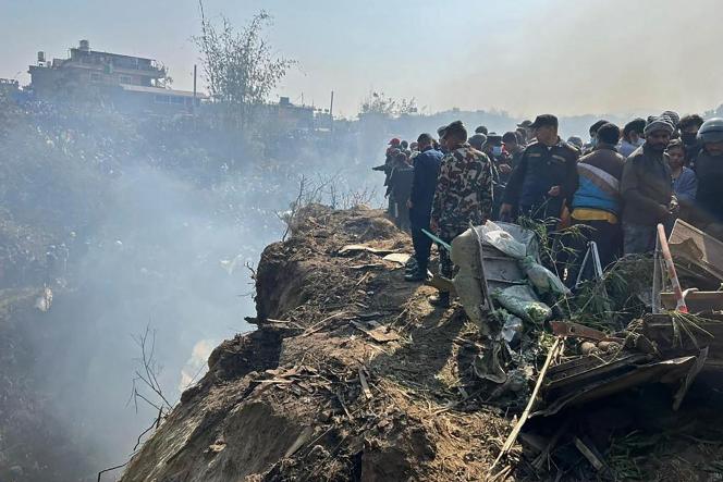 Népal: 67 morts dont 3 bébés dans le crash d’un avion (VIDEO)