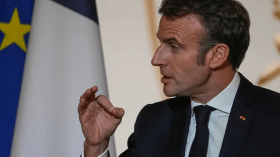 باريس تهدد إنقلابيي النيجر بعد سحبهم اعتماد سفيرها