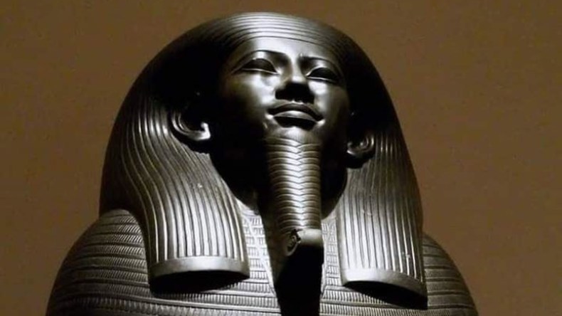 هل فعلها الفراعنة؟.. جدل حول تمثال من الغرانيت منحوت بالليزر!