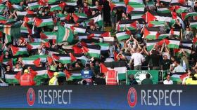 Le drapeau palestinien interdit par les fores d’occupation israéliennes