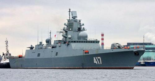 Une frégate russe équipée du missile hypersonique a navigué près des côtes françaises