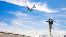 إلغاء وتأخير مئات الرحلات الجويّة.. ماذا يحدث في سماء الولايات المتحدة؟