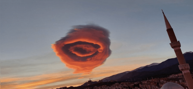 Des nuages aux formes spectaculaires observés en Turquie (VIDEO)