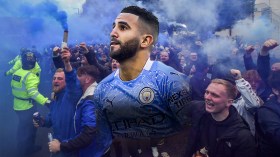 الإنجليز يعترفون.. محرز كابوس المدافعين في “البريميرليغ”