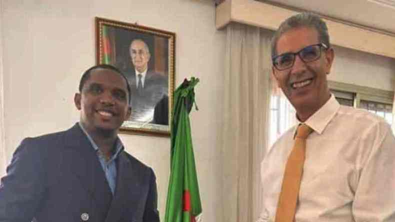 صامويل إيتو في مكتب سفير الجزائر بِالكاميرون