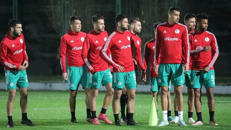 سعر رمزي لِتذاكر مباراة الجزائر وغانا