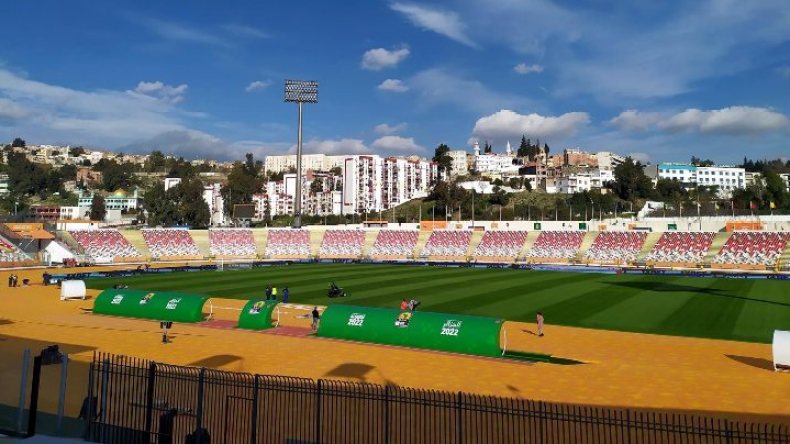 موتسيبي: “تهيئة ملعبَي عنابة وقسنطينة معجزة وعمل جزائري جبّار”