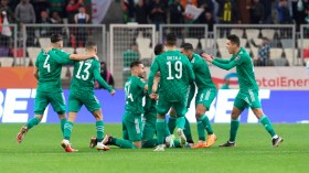 جوائز ومكافآت لِثلاثة لاعبين دوليين جزائريين