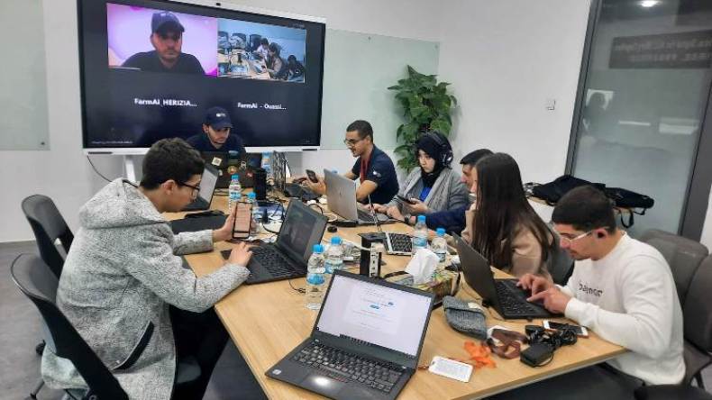 فريق جزائري يفوز بجائزة دولية بابتكار حول الذكاء الاصطناعي في الزراعة