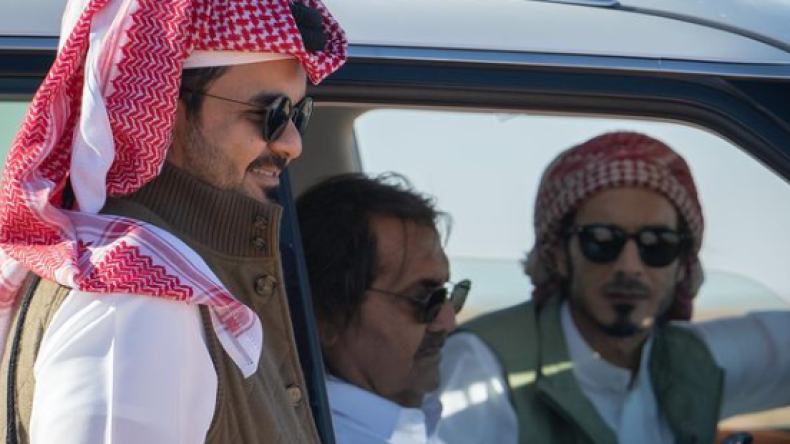 بالصور.. عائلة أمير قطر تزور صحراء الجزائر