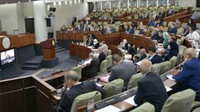 النواب يطالبون بالأحقية في عرض اقتراحات القوانين على البرلمان