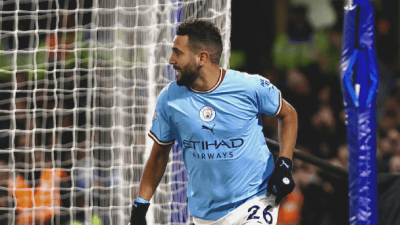 محرز ينال جائزة فخرية