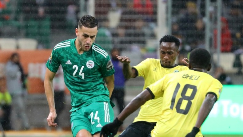 “الكاف” تُكافئ رضواني