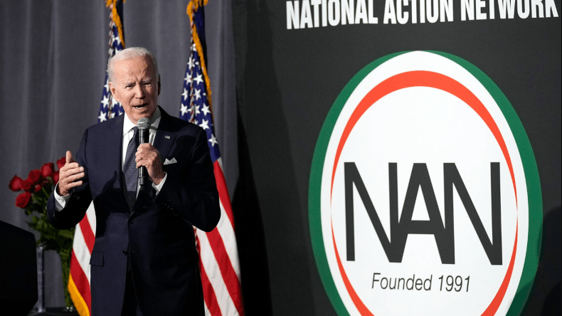 زوجة ابن لوثر كينغ تتسبب في موقف محرج لبايدن (فيديو)