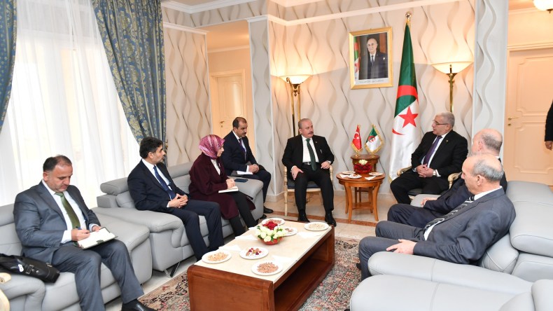  بوغالي يجري محادثات مع نظيره التركي