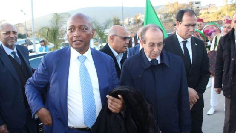 رئيس “الكاف” مُستمتِعٌ بِأجواء “الشان” في عنابة