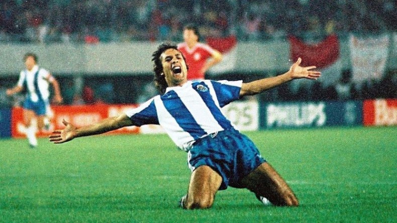 بِالفيديو: الجمهور العنابي ينتصر لـ “ماجر”