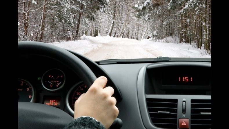 16 نصيحة يجب اتباعها أثناء القيادة في الثلوج والأمطار