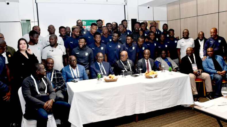 سفير كوت ديفوار بالجزائر يحفز “الفيلة” قبل مواجهة ربع النهائي