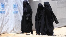 بالفيديو.. زوجات مسلحي داعش يطالبن بالعودة إلى أوطانهن