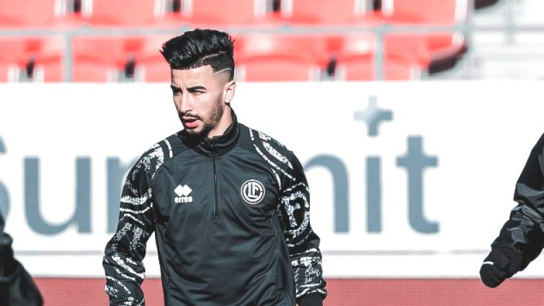 عمورة يتألّق تسجيلا وتمريرا