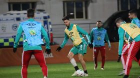 بِالفيديو: محرز وفغولي وآخرون يُشجّعون المنتخب المحلّي