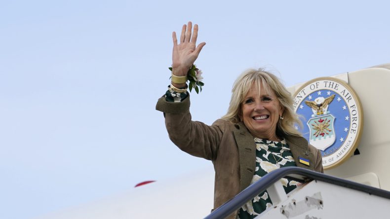 بعد فحص روتيني لسرطان الجلد.. جيل بايدن تخضع لعملية جراحية