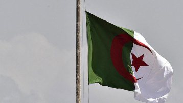 كفّنوني في العلم الوطنيّ