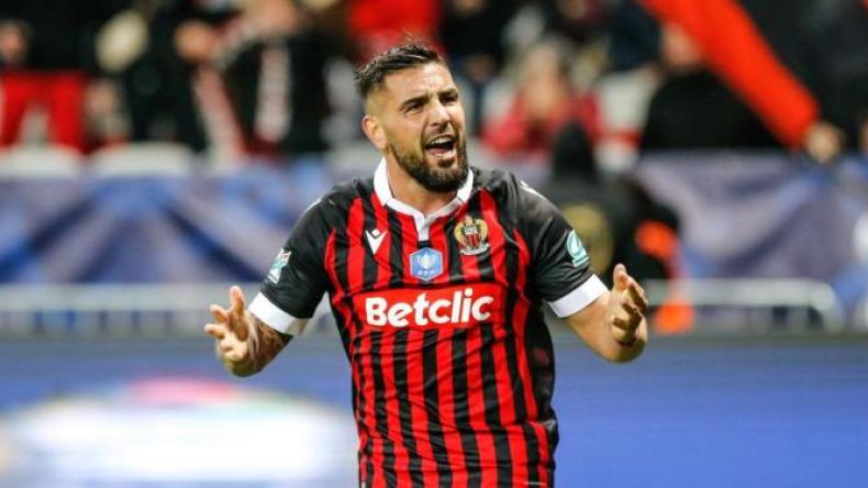 العلاقة بين ديلور وإدارة نيس تتكهرب