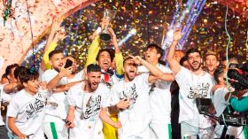 بِالفيديو: منتخب العراق يستعيد ذاكرة التتويجات!