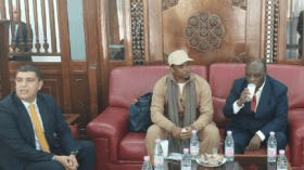 بالفيديو.. صامويل إيتو يحل بالجزائر