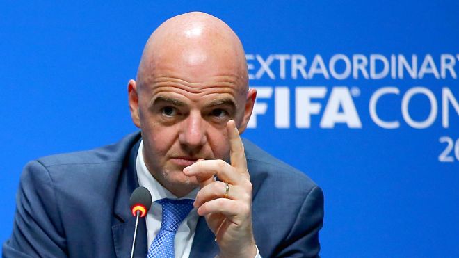 فيفا يدعو دول العالم إلى إطلاق اسم بيليه على أحد ملاعبها