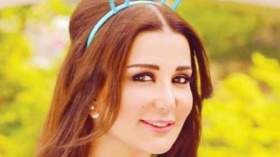 فنانة شهيرة تحذف صورها الجريئة وتعتذر من متابعيها