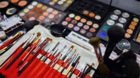 شاب ينشد العالمية من خلال موهبته الفريدة