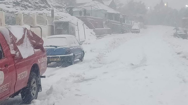 مدارس مغلقة وطرق مقطوعة جراء التقلبات الجوية