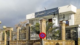 يختطفون تاجرا ويعتدون عليه بسبب خلاف مالي