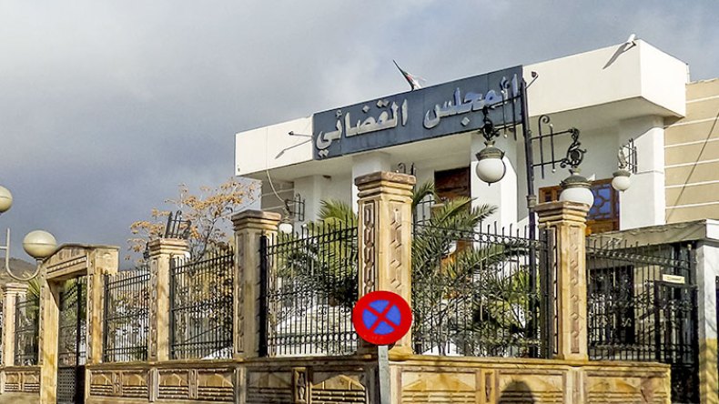 يختطفون تاجرا ويعتدون عليه بسبب خلاف مالي