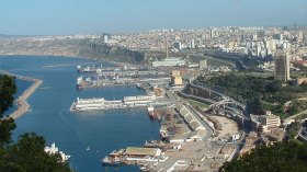 ميناء وهران متهم بتشويه المحيط عشية “الشان”